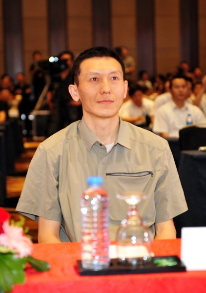 图文大运会纪念邮票在深圳发行设计者肖勇出席