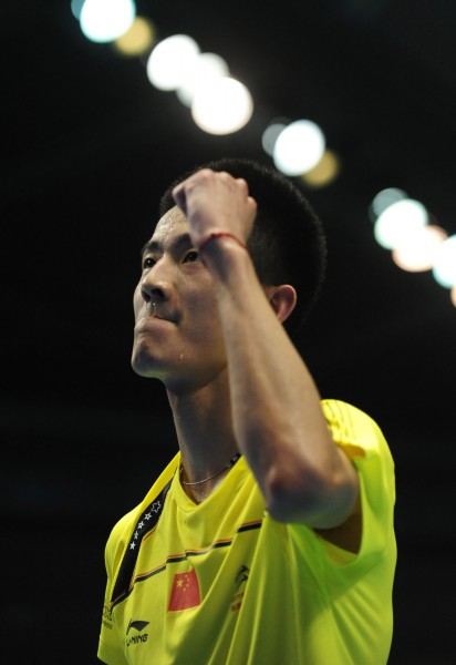 图文-日本羽球赛谌龙夺男单冠军 谌龙握拳庆祝胜利