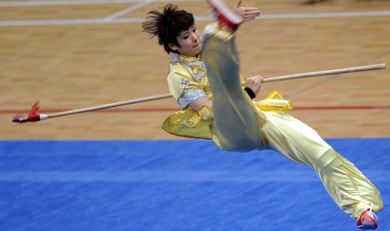 图文-城运会武术项目比赛赛况 季军张雁行在比赛中