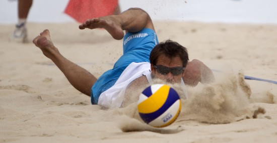 图文-沙排北京赛13日赛况 尼梅尔多在比赛中救球