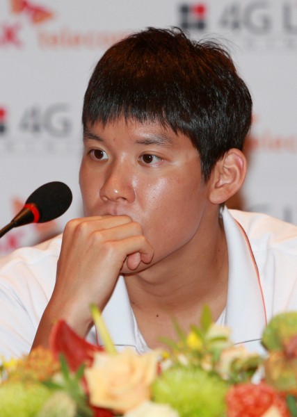 图文朴泰桓出席新闻发布会在沉思什么问题