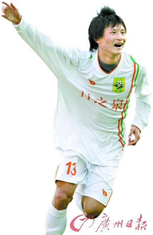 前锋史亮梅开二度