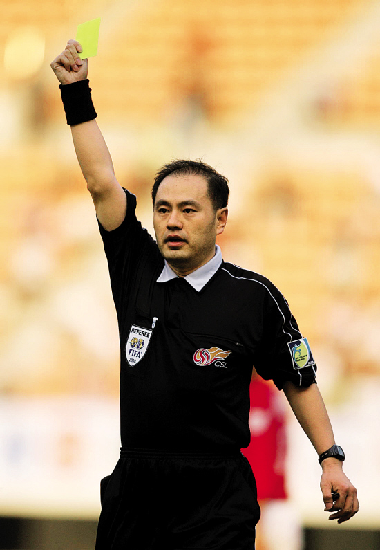 主裁与沈祥福对骂被宁智雄怒吼曾执法高洪波中伊战