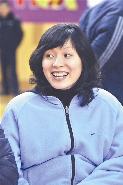 而叶莉的圈内好友苗立杰昨天在参加一个活动时透露,叶莉的确怀有身孕.