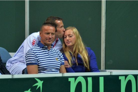 斯泰潘内克激吻科维托娃 二人恋情正式浮出水面(图)