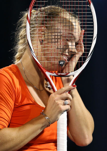 图文迪拜赛沃兹携a拉晋级四强沃兹掩面而笑