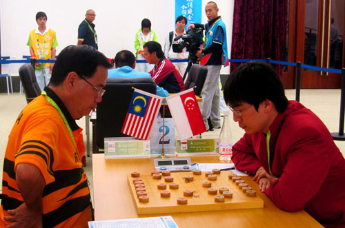 图文-16日亚运会象棋赛场 黄运兴对阵吴宗翰